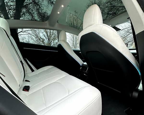 Белый Тесла Модель 3, объемом двигателя 0 л и пробегом 48 тыс. км за 25500 $, фото 2 на Automoto.ua