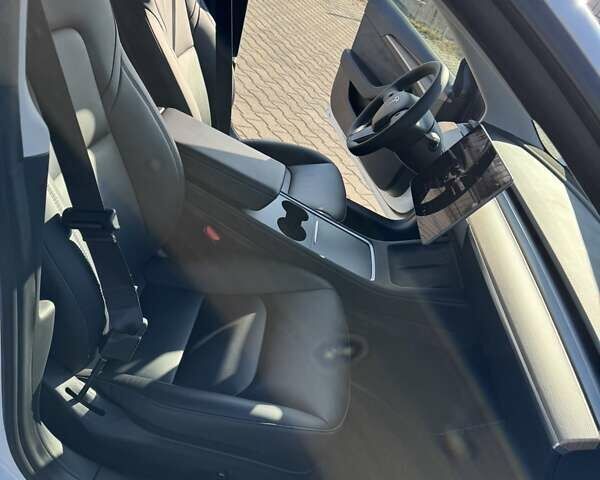 Белый Тесла Модель 3, объемом двигателя 0 л и пробегом 56 тыс. км за 20877 $, фото 11 на Automoto.ua