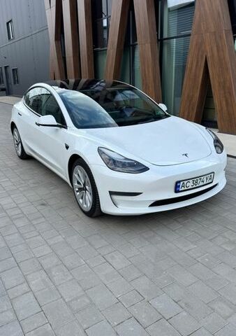 Белый Тесла Модель 3, объемом двигателя 0 л и пробегом 130 тыс. км за 18499 $, фото 2 на Automoto.ua