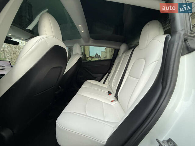 Белый Тесла Модель 3, объемом двигателя 0 л и пробегом 60 тыс. км за 22900 $, фото 26 на Automoto.ua