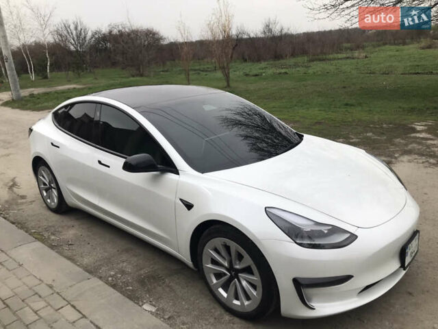 Білий Тесла Модель 3, об'ємом двигуна 0 л та пробігом 45 тис. км за 27500 $, фото 3 на Automoto.ua