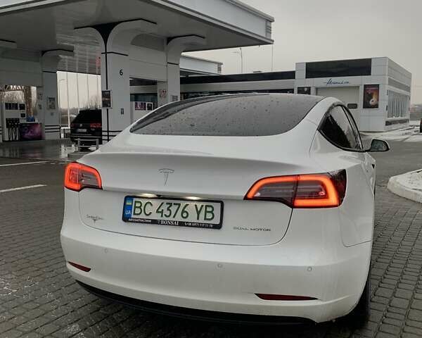 Білий Тесла Модель 3, об'ємом двигуна 0 л та пробігом 94 тис. км за 21500 $, фото 5 на Automoto.ua