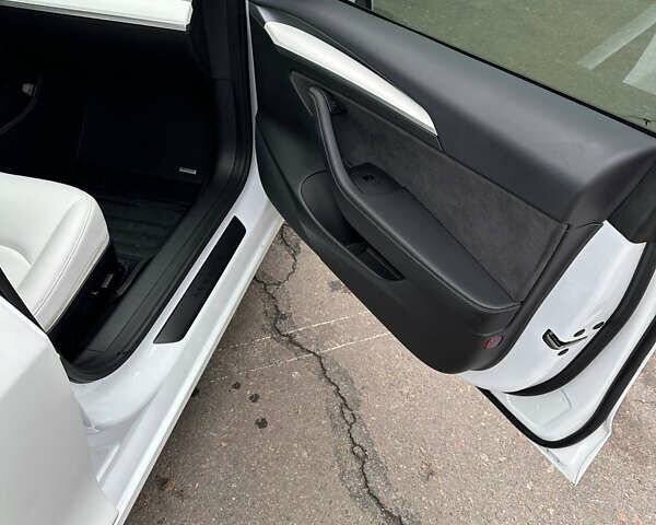 Белый Тесла Модель 3, объемом двигателя 0 л и пробегом 81 тыс. км за 21000 $, фото 15 на Automoto.ua