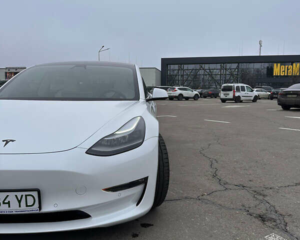 Белый Тесла Модель 3, объемом двигателя 0 л и пробегом 81 тыс. км за 21000 $, фото 4 на Automoto.ua