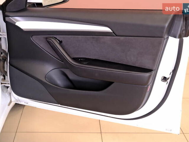 Білий Тесла Модель 3, об'ємом двигуна 0 л та пробігом 60 тис. км за 22900 $, фото 37 на Automoto.ua