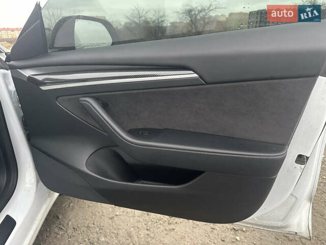 Белый Тесла Модель 3, объемом двигателя 0 л и пробегом 59 тыс. км за 22000 $, фото 19 на Automoto.ua