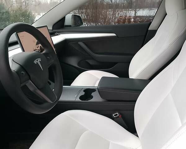 Білий Тесла Модель 3, об'ємом двигуна 0 л та пробігом 84 тис. км за 19900 $, фото 5 на Automoto.ua