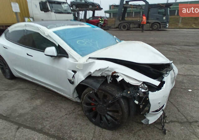 Белый Тесла Модель 3, объемом двигателя 0 л и пробегом 40 тыс. км за 12500 $, фото 7 на Automoto.ua