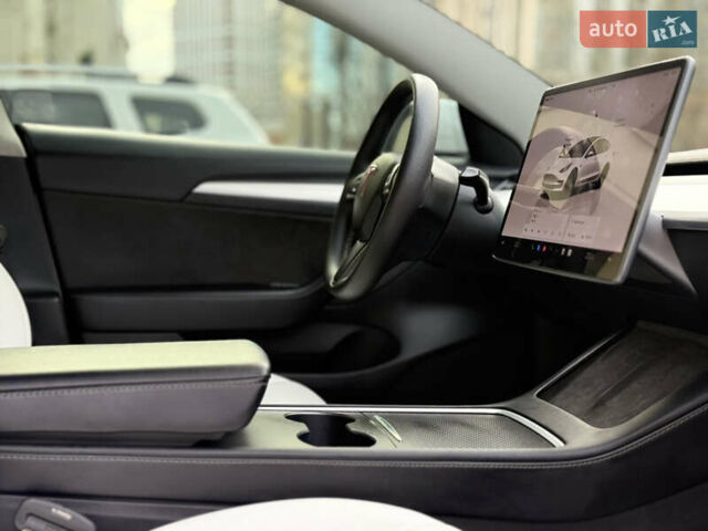 Белый Тесла Модель 3, объемом двигателя 0 л и пробегом 60 тыс. км за 22900 $, фото 13 на Automoto.ua