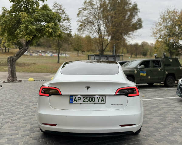 Білий Тесла Модель 3, об'ємом двигуна 0 л та пробігом 78 тис. км за 22999 $, фото 7 на Automoto.ua