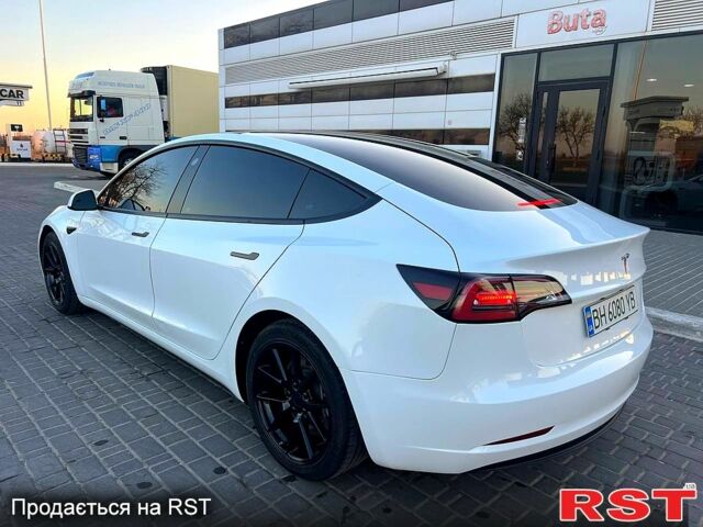 Білий Тесла Модель 3, об'ємом двигуна 0.21 л та пробігом 80 тис. км за 18500 $, фото 4 на Automoto.ua
