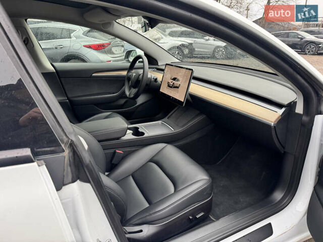 Белый Тесла Модель 3, объемом двигателя 0 л и пробегом 28 тыс. км за 19990 $, фото 29 на Automoto.ua