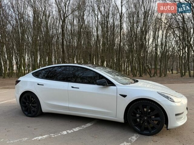 Белый Тесла Модель 3, объемом двигателя 0 л и пробегом 94 тыс. км за 21100 $, фото 9 на Automoto.ua