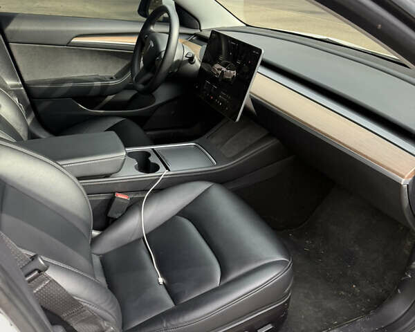 Белый Тесла Модель 3, объемом двигателя 0 л и пробегом 112 тыс. км за 21500 $, фото 7 на Automoto.ua