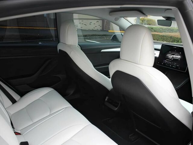 Белый Тесла Модель 3, объемом двигателя 0 л и пробегом 29 тыс. км за 9100 $, фото 12 на Automoto.ua