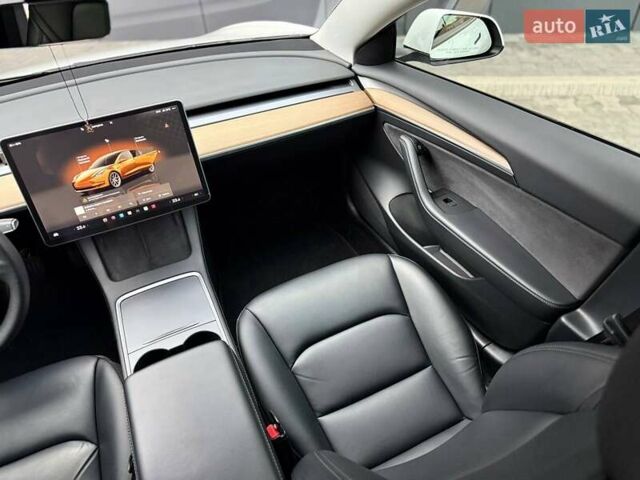 Белый Тесла Модель 3, объемом двигателя 0 л и пробегом 70 тыс. км за 22999 $, фото 37 на Automoto.ua