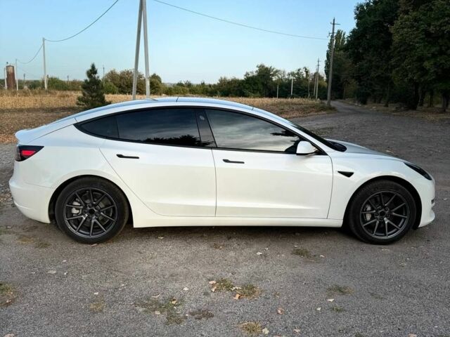 Белый Тесла Модель 3, объемом двигателя 0 л и пробегом 52 тыс. км за 20900 $, фото 3 на Automoto.ua