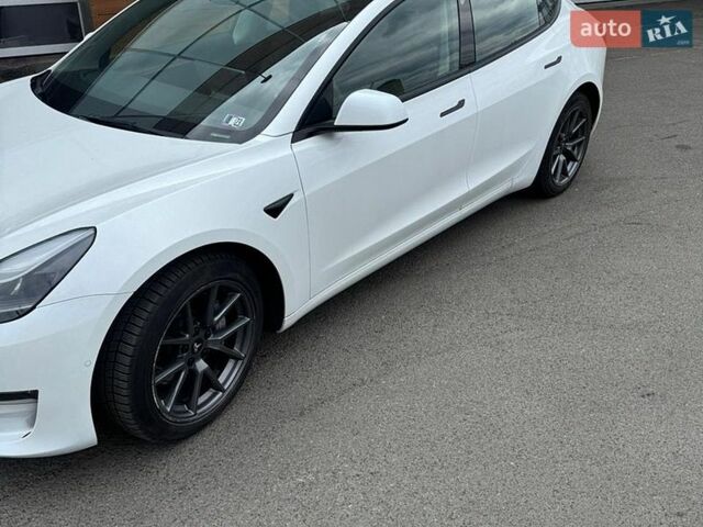 Белый Тесла Модель 3, объемом двигателя 0 л и пробегом 58 тыс. км за 19000 $, фото 4 на Automoto.ua