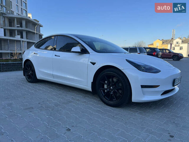 Білий Тесла Модель 3, об'ємом двигуна 0 л та пробігом 33 тис. км за 23900 $, фото 2 на Automoto.ua