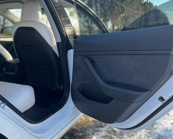 Білий Тесла Модель 3, об'ємом двигуна 0 л та пробігом 38 тис. км за 20999 $, фото 26 на Automoto.ua