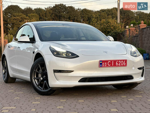 Белый Тесла Модель 3, объемом двигателя 0 л и пробегом 1 тыс. км за 37999 $, фото 2 на Automoto.ua