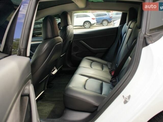 Білий Тесла Модель 3, об'ємом двигуна 0 л та пробігом 33 тис. км за 19499 $, фото 25 на Automoto.ua