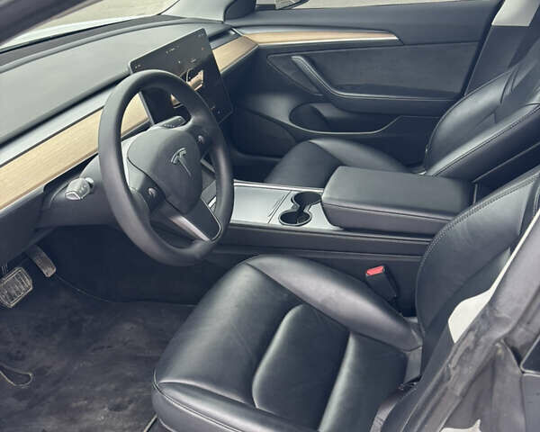 Білий Тесла Модель 3, об'ємом двигуна 0 л та пробігом 76 тис. км за 16500 $, фото 10 на Automoto.ua