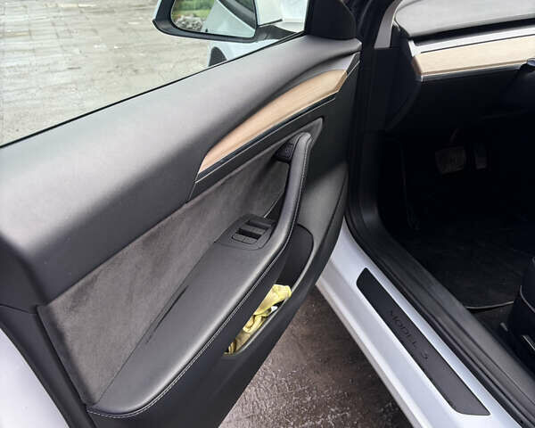 Білий Тесла Модель 3, об'ємом двигуна 0 л та пробігом 58 тис. км за 21000 $, фото 6 на Automoto.ua