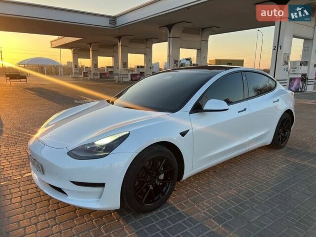 Белый Тесла Модель 3, объемом двигателя 0 л и пробегом 80 тыс. км за 18500 $, фото 5 на Automoto.ua