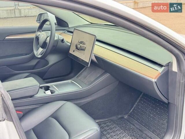 Білий Тесла Модель 3, об'ємом двигуна 0 л та пробігом 117 тис. км за 21300 $, фото 5 на Automoto.ua