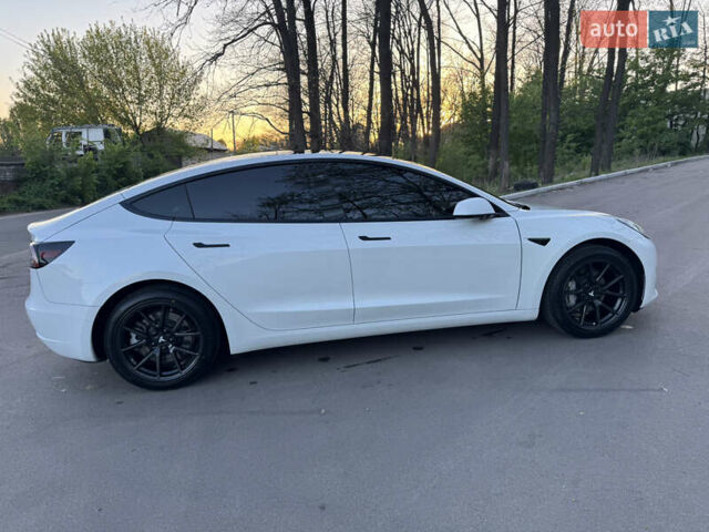 Белый Тесла Модель 3, объемом двигателя 0 л и пробегом 100 тыс. км за 20900 $, фото 3 на Automoto.ua