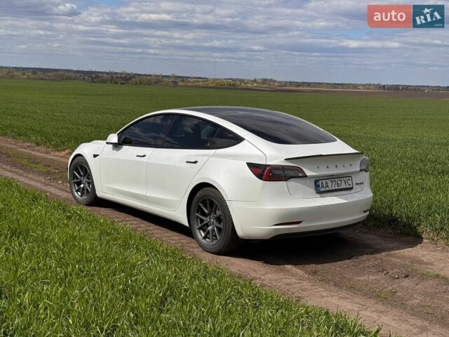 Білий Тесла Модель 3, об'ємом двигуна 0 л та пробігом 105 тис. км за 21300 $, фото 5 на Automoto.ua