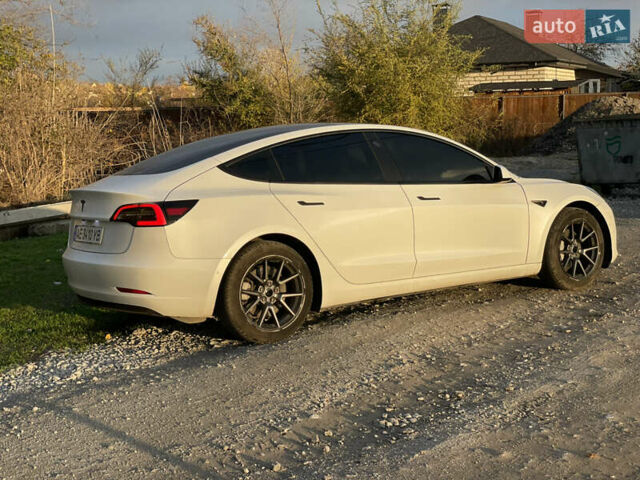 Білий Тесла Модель 3, об'ємом двигуна 0 л та пробігом 77 тис. км за 19000 $, фото 7 на Automoto.ua