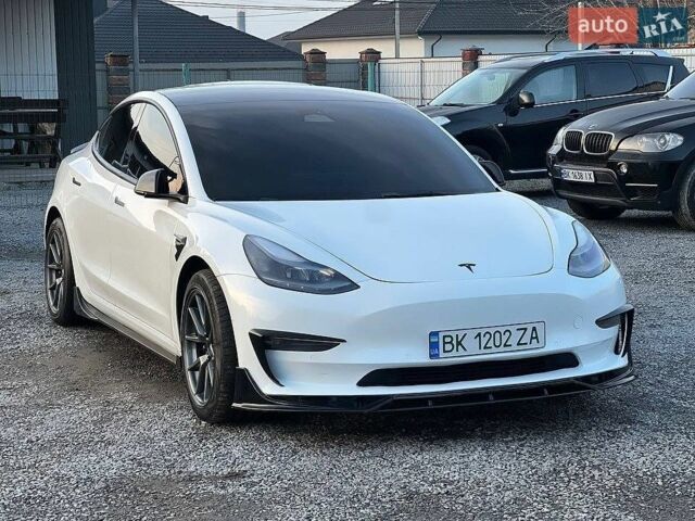 Белый Тесла Модель 3, объемом двигателя 0 л и пробегом 98 тыс. км за 19100 $, фото 2 на Automoto.ua