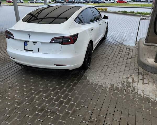 Белый Тесла Модель 3, объемом двигателя 0 л и пробегом 75 тыс. км за 23900 $, фото 5 на Automoto.ua