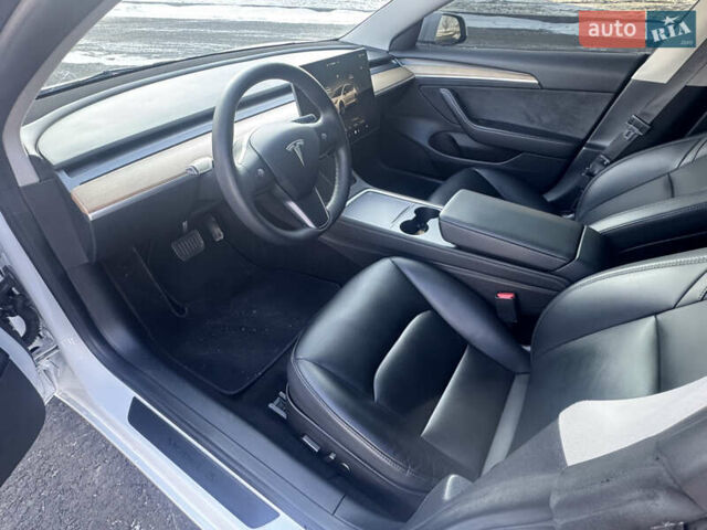 Білий Тесла Модель 3, об'ємом двигуна 0 л та пробігом 47 тис. км за 24500 $, фото 16 на Automoto.ua