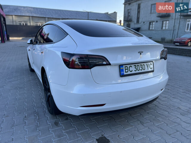 Білий Тесла Модель 3, об'ємом двигуна 0 л та пробігом 60 тис. км за 23500 $, фото 6 на Automoto.ua