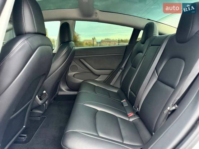 Белый Тесла Модель 3, объемом двигателя 0 л и пробегом 70 тыс. км за 22600 $, фото 29 на Automoto.ua