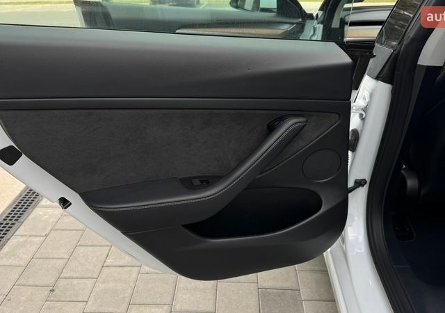 Белый Тесла Модель 3, объемом двигателя 0 л и пробегом 130 тыс. км за 18499 $, фото 37 на Automoto.ua