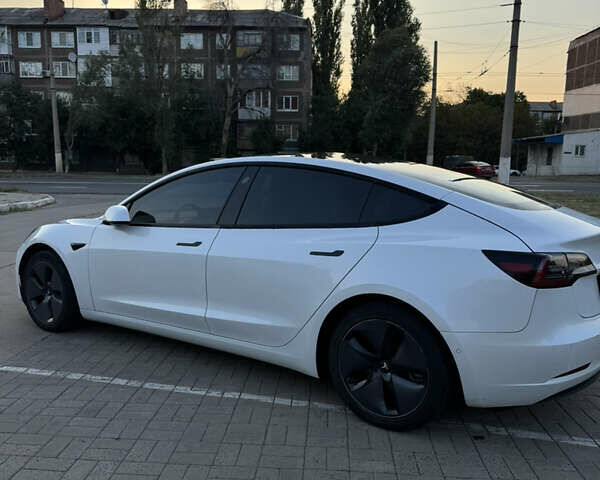 Белый Тесла Модель 3, объемом двигателя 0 л и пробегом 114 тыс. км за 18500 $, фото 2 на Automoto.ua