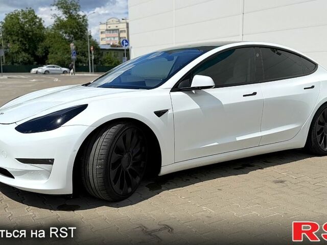Белый Тесла Модель 3, объемом двигателя 82 л и пробегом 62 тыс. км за 21900 $, фото 6 на Automoto.ua