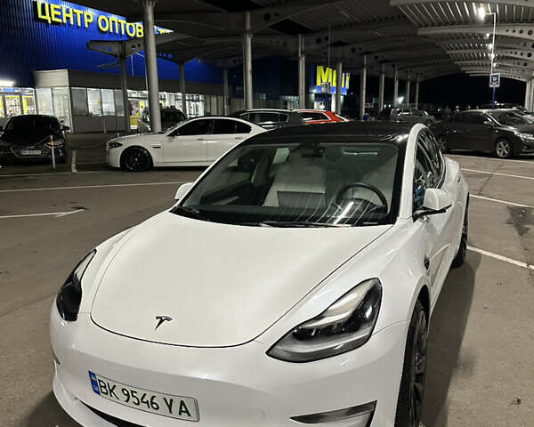 Білий Тесла Модель 3, об'ємом двигуна 0 л та пробігом 8 тис. км за 26500 $, фото 1 на Automoto.ua