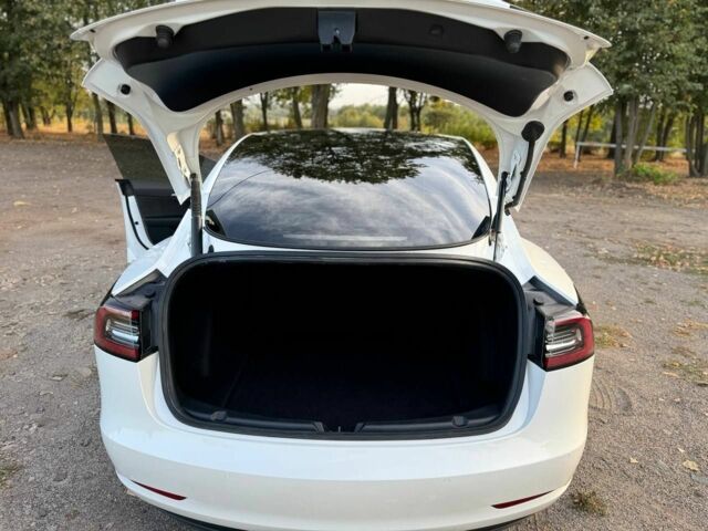 Белый Тесла Модель 3, объемом двигателя 0 л и пробегом 52 тыс. км за 20900 $, фото 5 на Automoto.ua