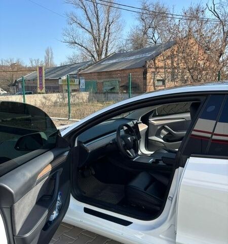 Білий Тесла Модель 3, об'ємом двигуна 0 л та пробігом 88 тис. км за 22500 $, фото 26 на Automoto.ua