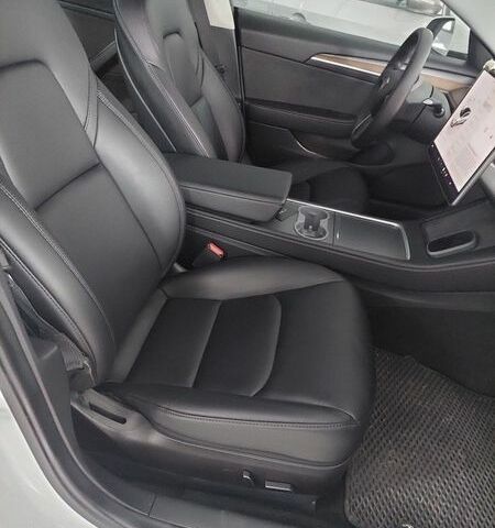 Белый Тесла Модель 3, объемом двигателя 0 л и пробегом 47 тыс. км за 24000 $, фото 3 на Automoto.ua