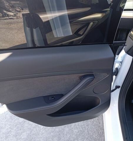 Білий Тесла Модель 3, об'ємом двигуна 0 л та пробігом 56 тис. км за 24500 $, фото 8 на Automoto.ua