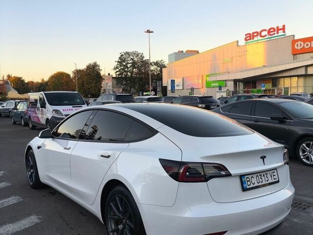 Білий Тесла Модель 3, об'ємом двигуна 0 л та пробігом 64 тис. км за 19000 $, фото 6 на Automoto.ua