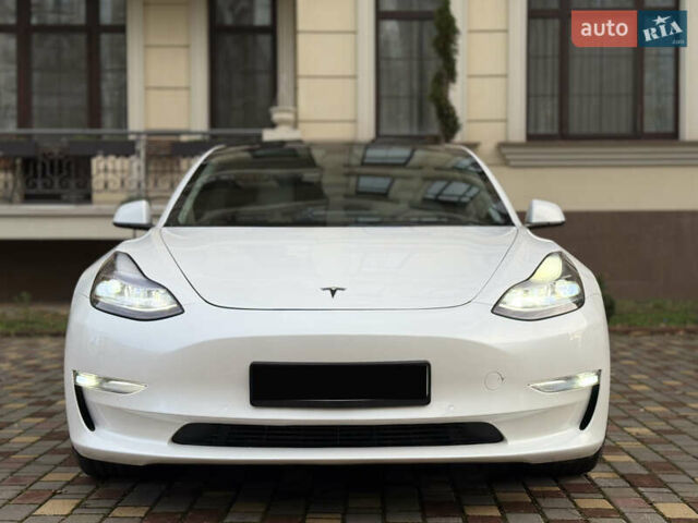Белый Тесла Модель 3, объемом двигателя 0 л и пробегом 60 тыс. км за 22900 $, фото 1 на Automoto.ua