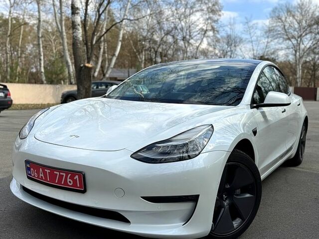 Білий Тесла Модель 3, об'ємом двигуна 0.32 л та пробігом 32 тис. км за 23999 $, фото 2 на Automoto.ua