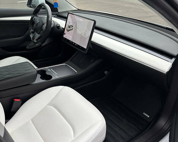 Белый Тесла Модель 3, объемом двигателя 0 л и пробегом 81 тыс. км за 21000 $, фото 14 на Automoto.ua